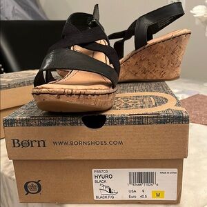 Born Hyuro Black Women's Wedge Sandals